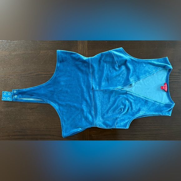 *Closet clear out* Guess velour bodysuit - Picture 5 of 5